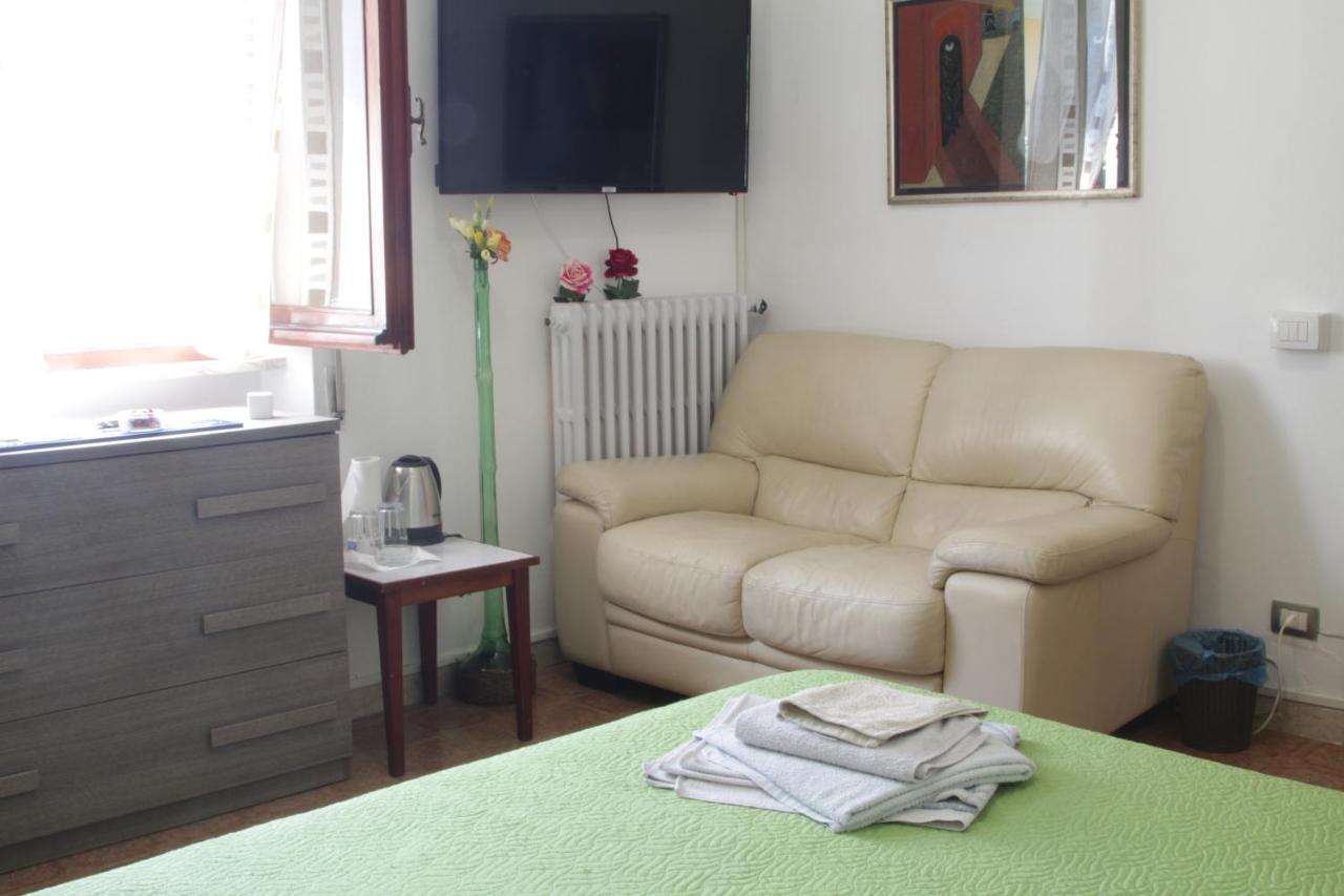 Villa Chiara Affitta Camere Carrara Luaran gambar
